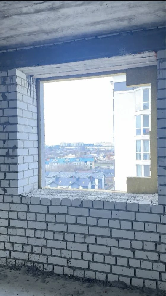 Spacious 3-bedroom apartment. Center. Continent Residence. 76 sq.m. With gas.