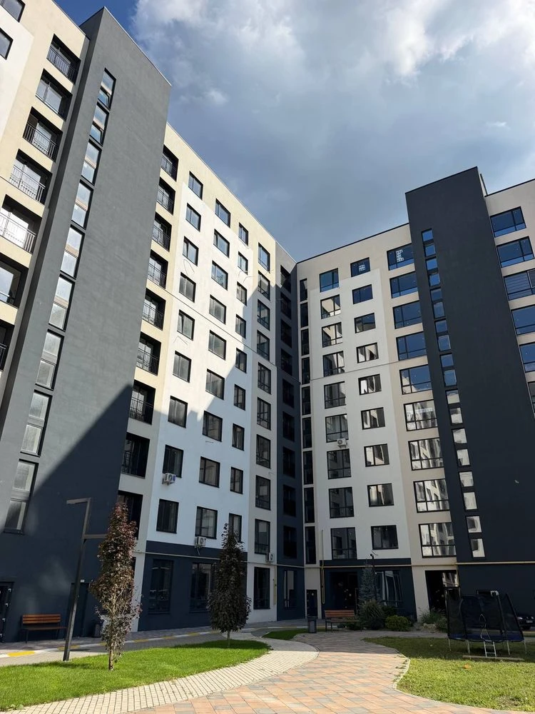 Apartment for sale from owner in OCCUPIED building with documents