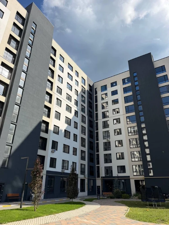 Apartment for sale from owner in OCCUPIED building with documents
