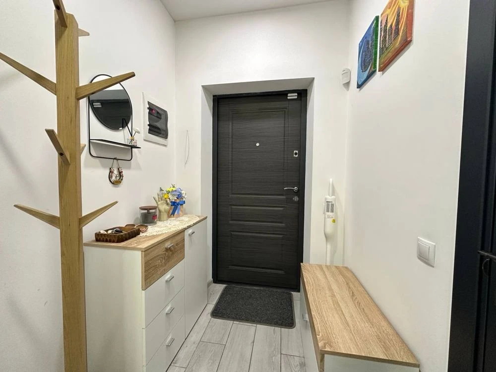 Продажа 2-комн. квартиры с ремонтом и мебелью. 68,9 м2