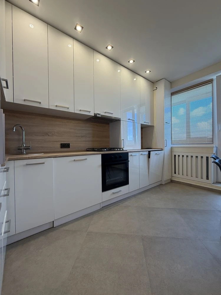 Sale of a two-bedroom apartment in Bucha with good renovation and furniture