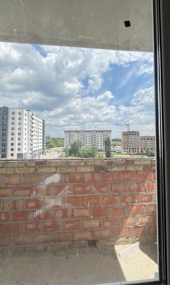 Продається квартира з балконом і газовим опаленням, недалеко від улицы