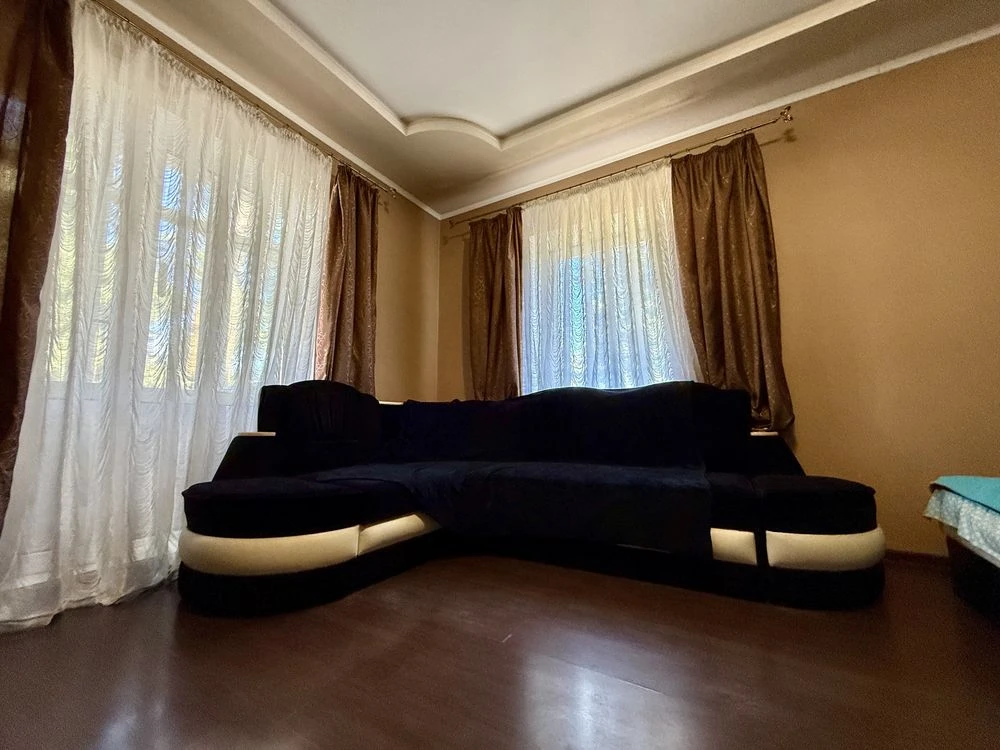 Large One-Bedroom Apartment with Gas