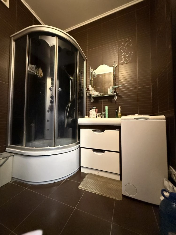 Large One-Bedroom Apartment with Gas