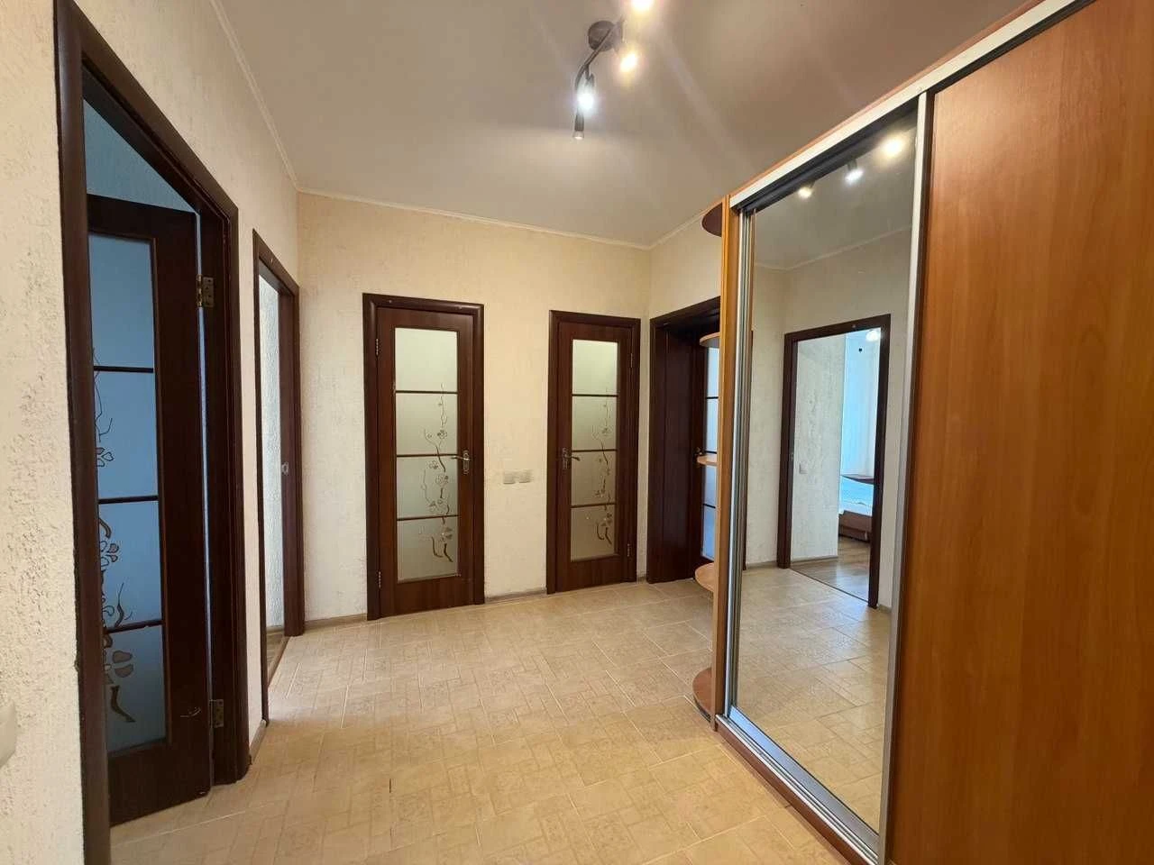 Продаж 2-комнатной квартиры в ЖК "Новатор"