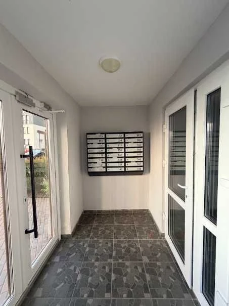 Apartment for sale, 66 sq.m, partially renovated, near Avenue Plaza shopping center