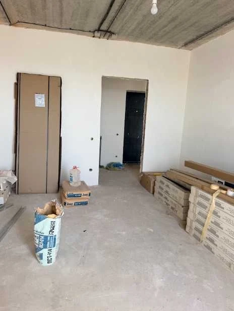 Apartment for sale, 66 sq.m, partially renovated, near Avenue Plaza shopping center