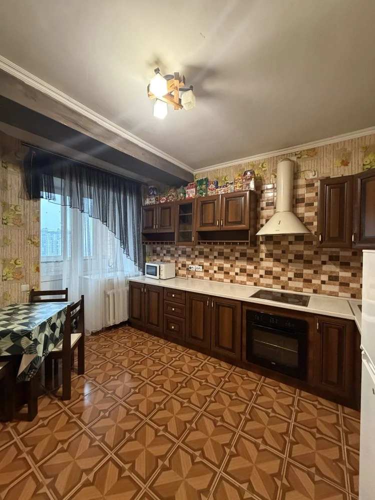 Буча! Центр! Продам двокімнатну квартиру з ремонтом! На Богд