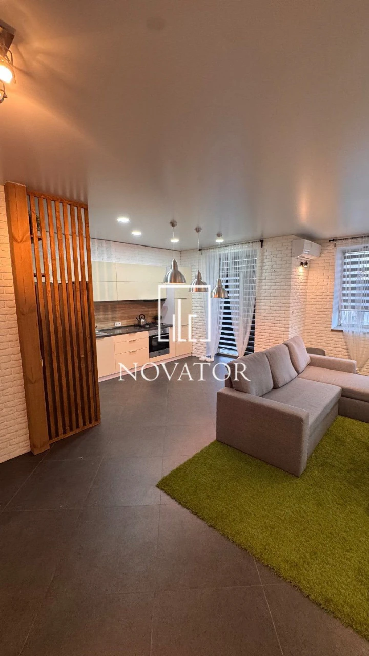 Urgent sale of a 2-room apartment renovated with furniture