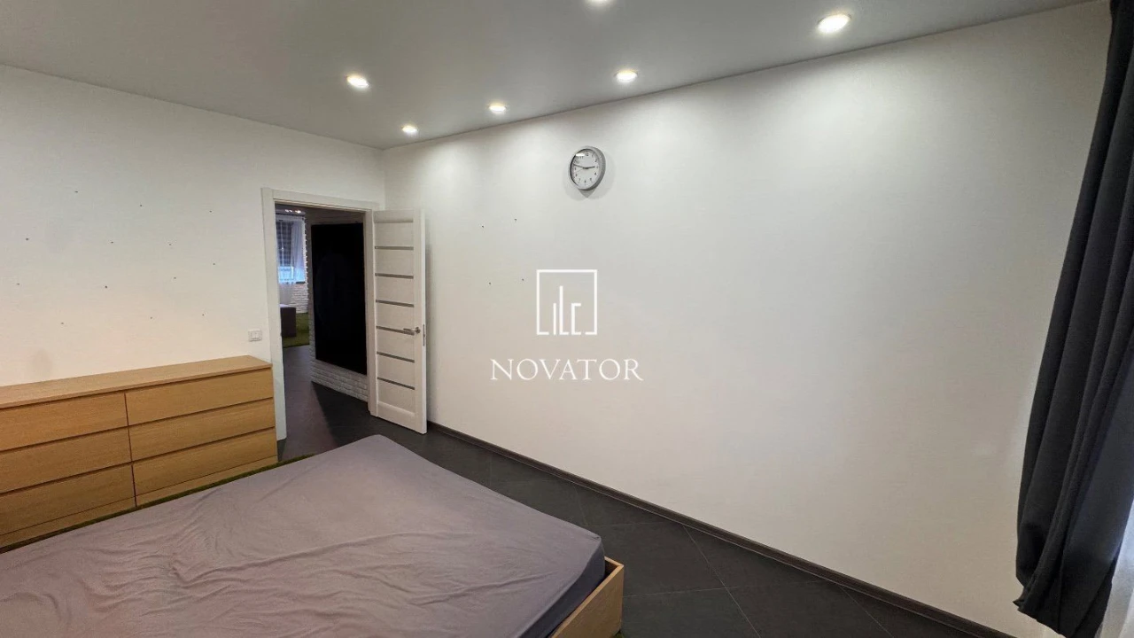 Urgent sale of a 2-room apartment renovated with furniture