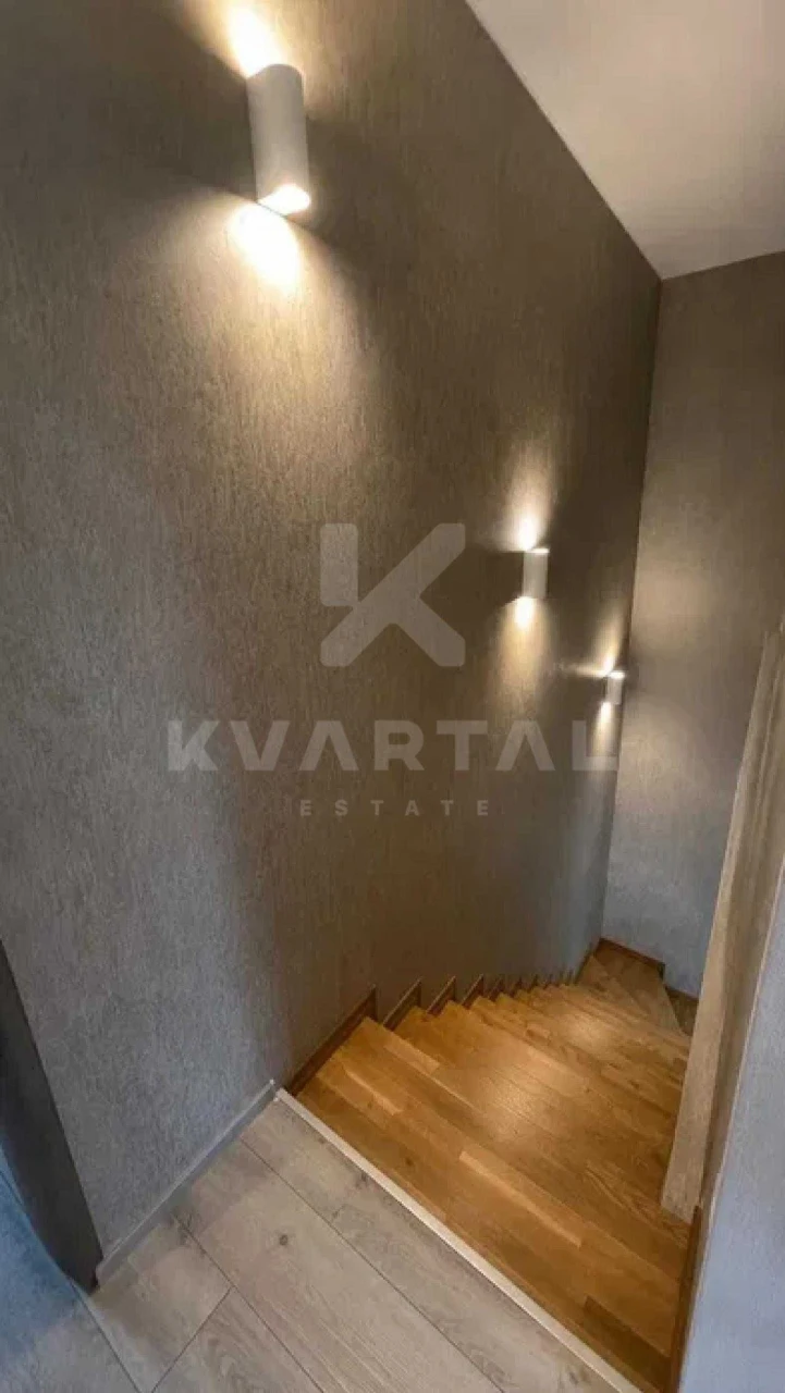 Продаж просторої 2-кімнатної квартири з великою кухнею-вітальнею 32 м²