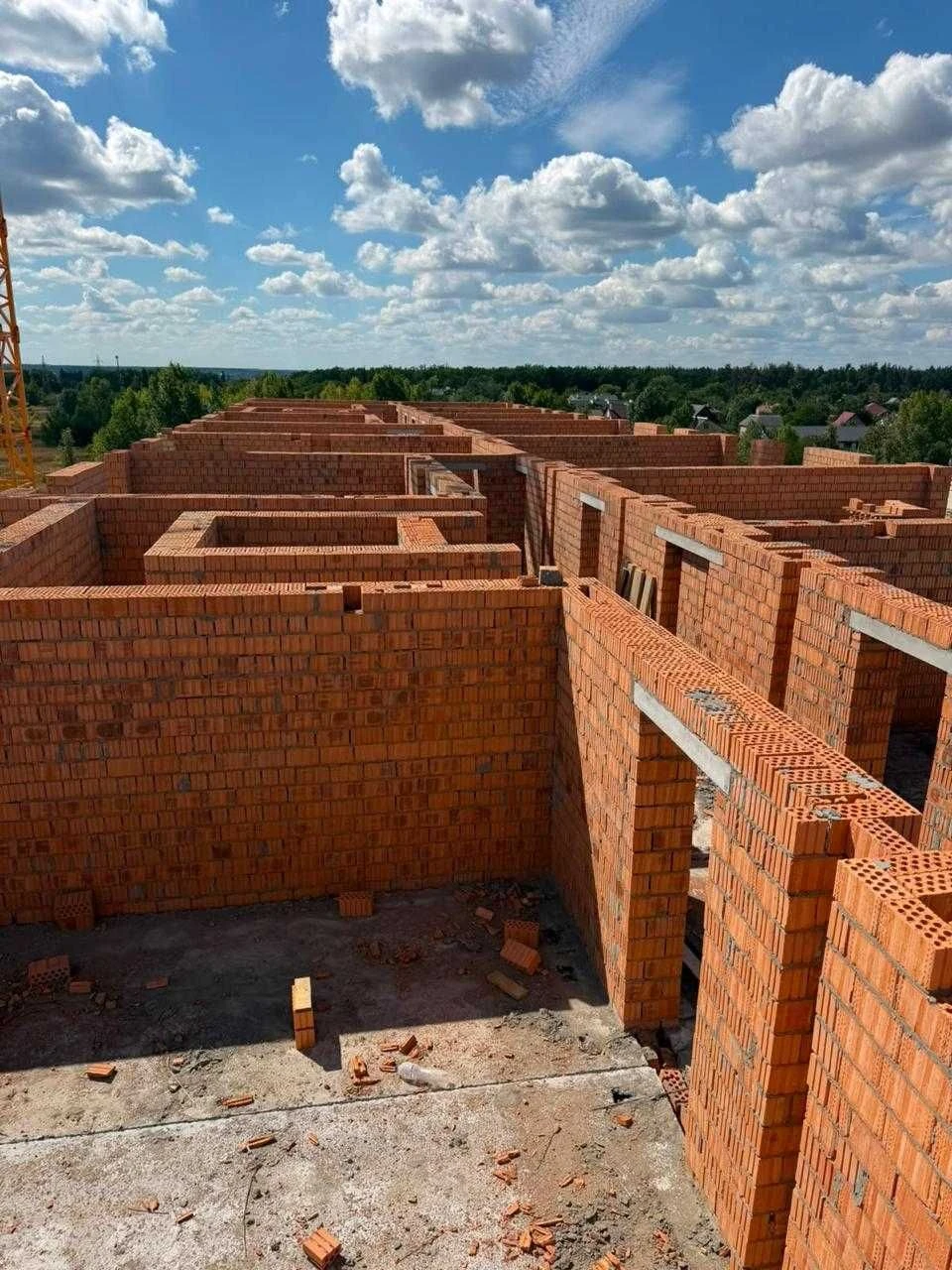 Продається 2-кімнатна квартира з двома балконами, двома санвузлами та просторою