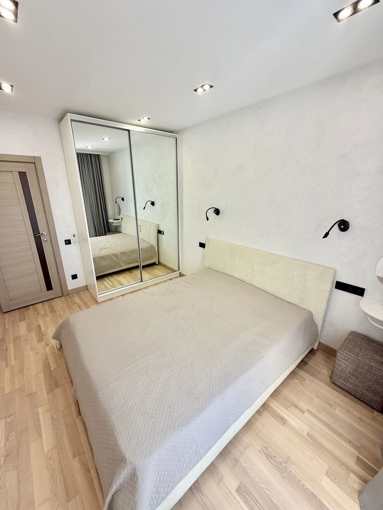 Продається 2-кімнатна квартира, м. Буча | Новий ремонт, меблі, техніка