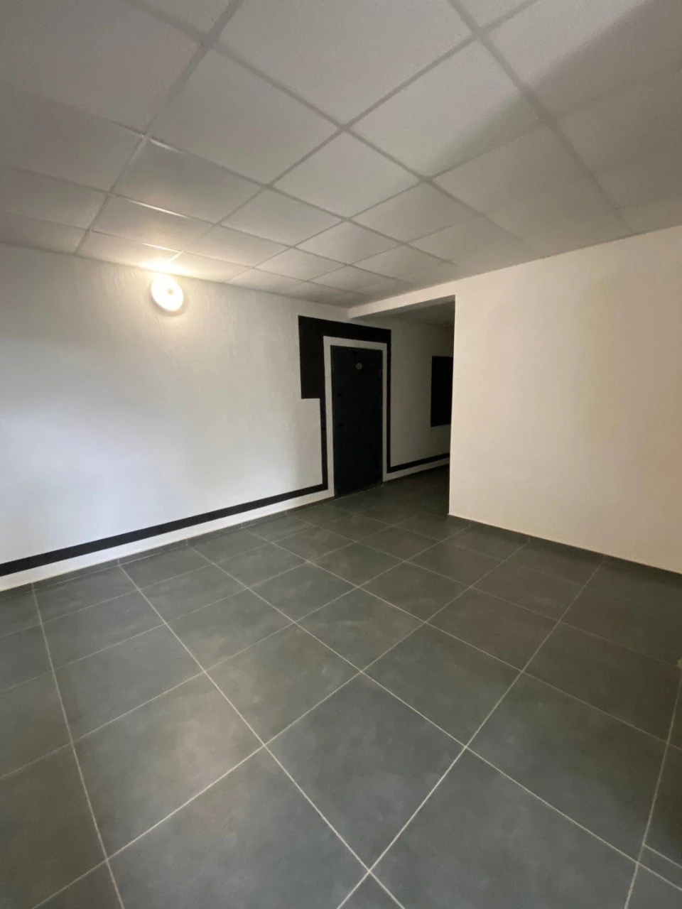 Sale of a 1-bedroom apartment. Plaster and screed are done. Gas boiler.