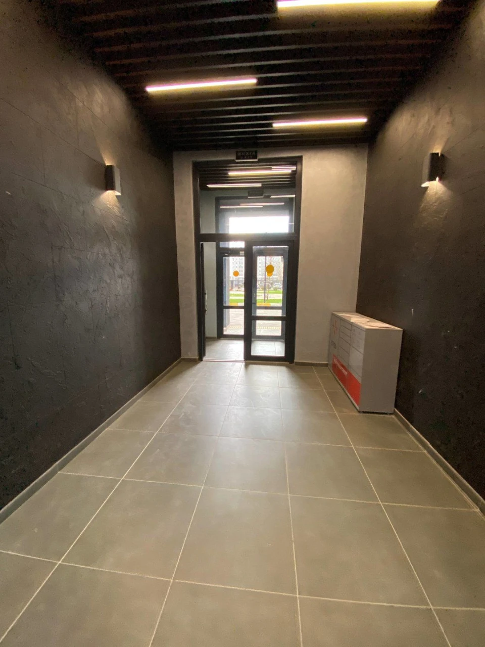 Sale of a 1-bedroom apartment. Plaster and screed are done. Gas boiler.