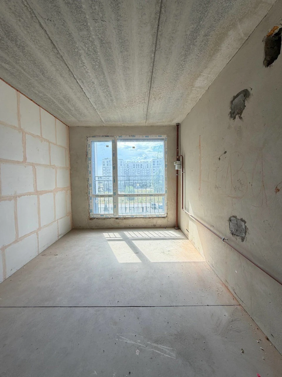 Sale of a 1-bedroom apartment. Plaster and screed are done. Gas boiler.