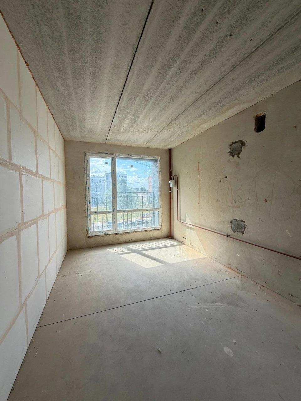 Sale of a 1-bedroom apartment. Plaster and screed are done. Gas boiler.