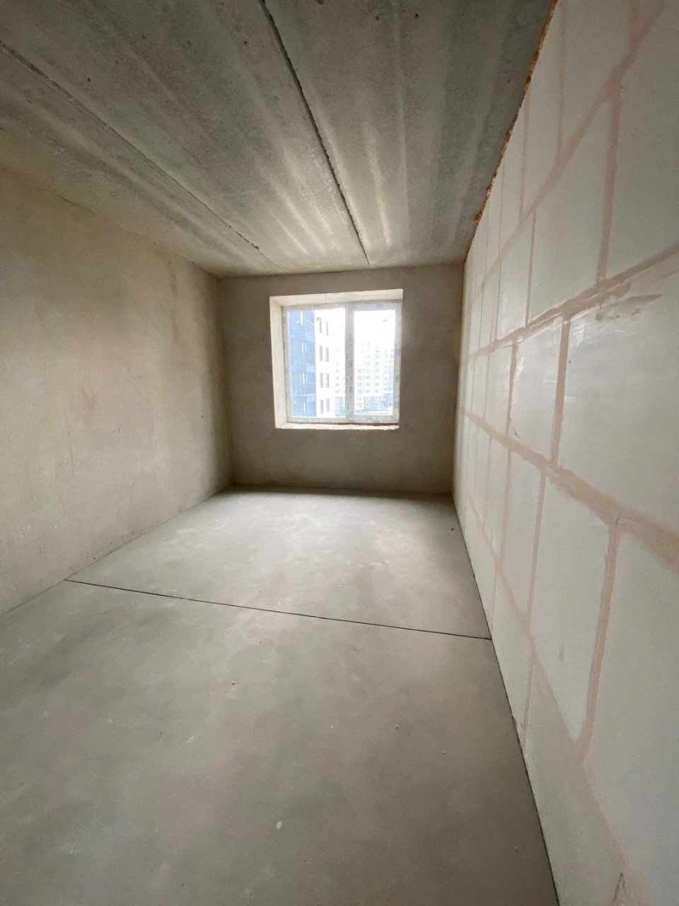 Sale of a 1-bedroom apartment. Plaster and screed are done. Gas boiler.