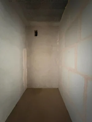 Sale of a 1-bedroom apartment. Plaster and screed are done. Gas boiler.