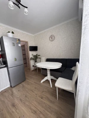 One-bedroom apartment 40 sq m with good renovation, convenient location!
