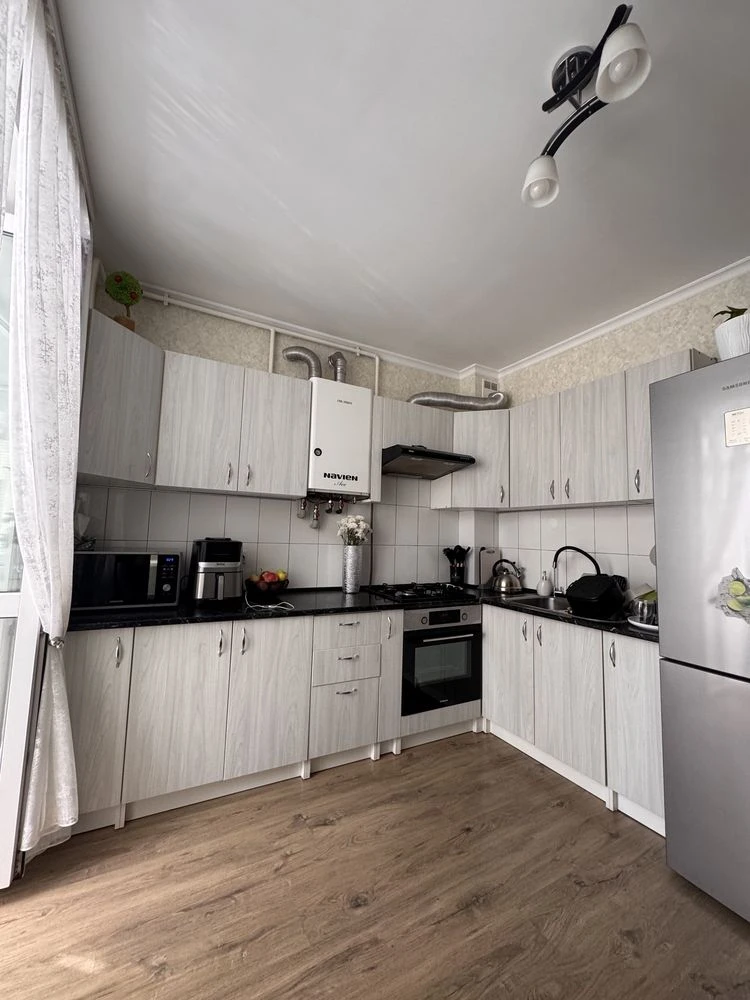 One-bedroom apartment 40 sq m with good renovation, convenient location!