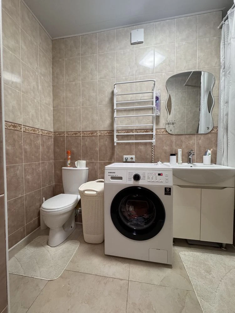 One-bedroom apartment 40 sq m with good renovation, convenient location!