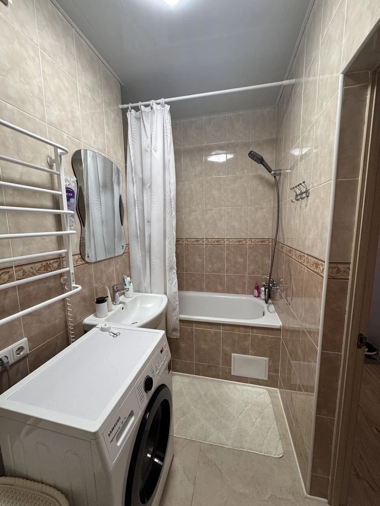 One-bedroom apartment 40 sq m with good renovation, convenient location!