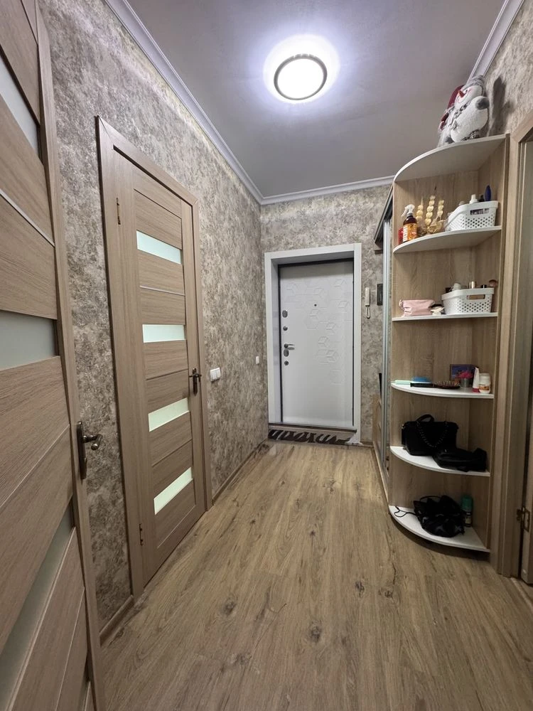 One-bedroom apartment 40 sq m with good renovation, convenient location!
