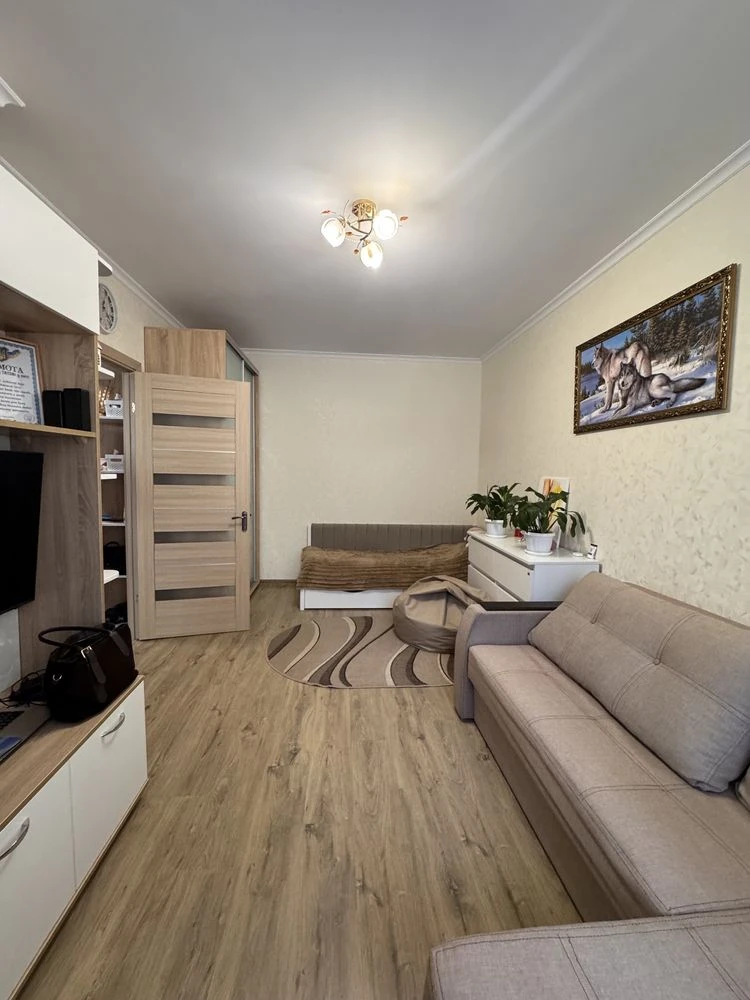One-bedroom apartment 40 sq m with good renovation, convenient location!