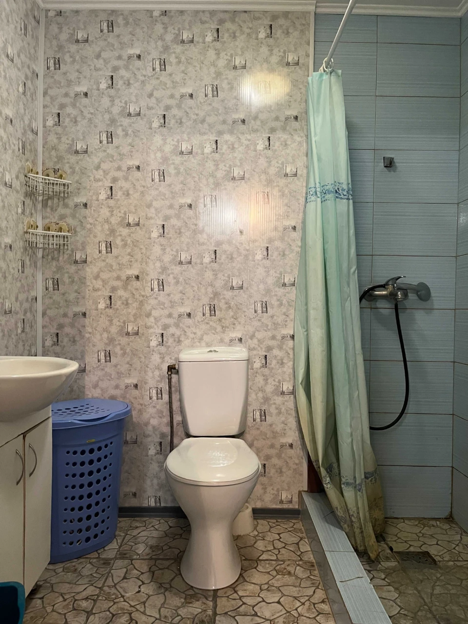 Sale of 2-bedroom apartment with renovation - YES