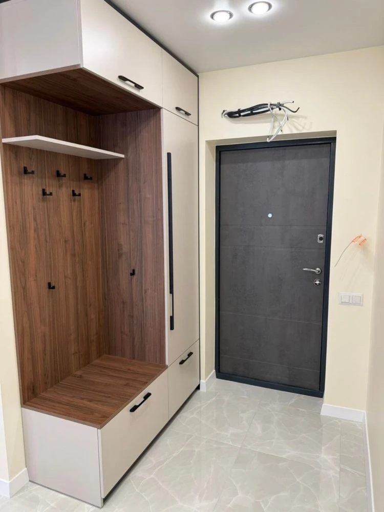 Sale of a one-bedroom apartment with modern renovation, gas