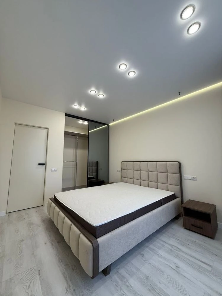 Sale of a one-bedroom apartment with modern renovation, gas
