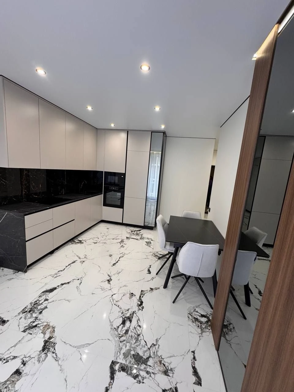 Продажа великолепной 3-комнатной квартиры на 2 этаже в г. Ирпень ЖК