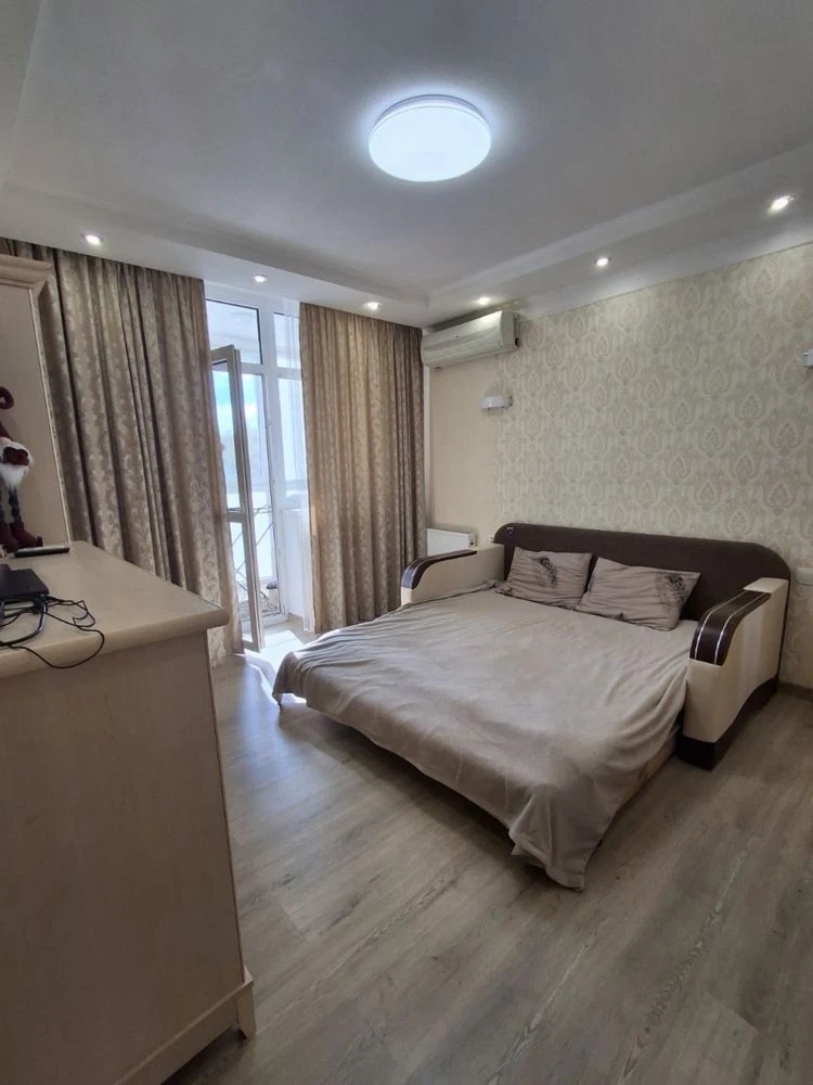 Well-maintained 1-bedroom apartment with renovation! New Bucha!