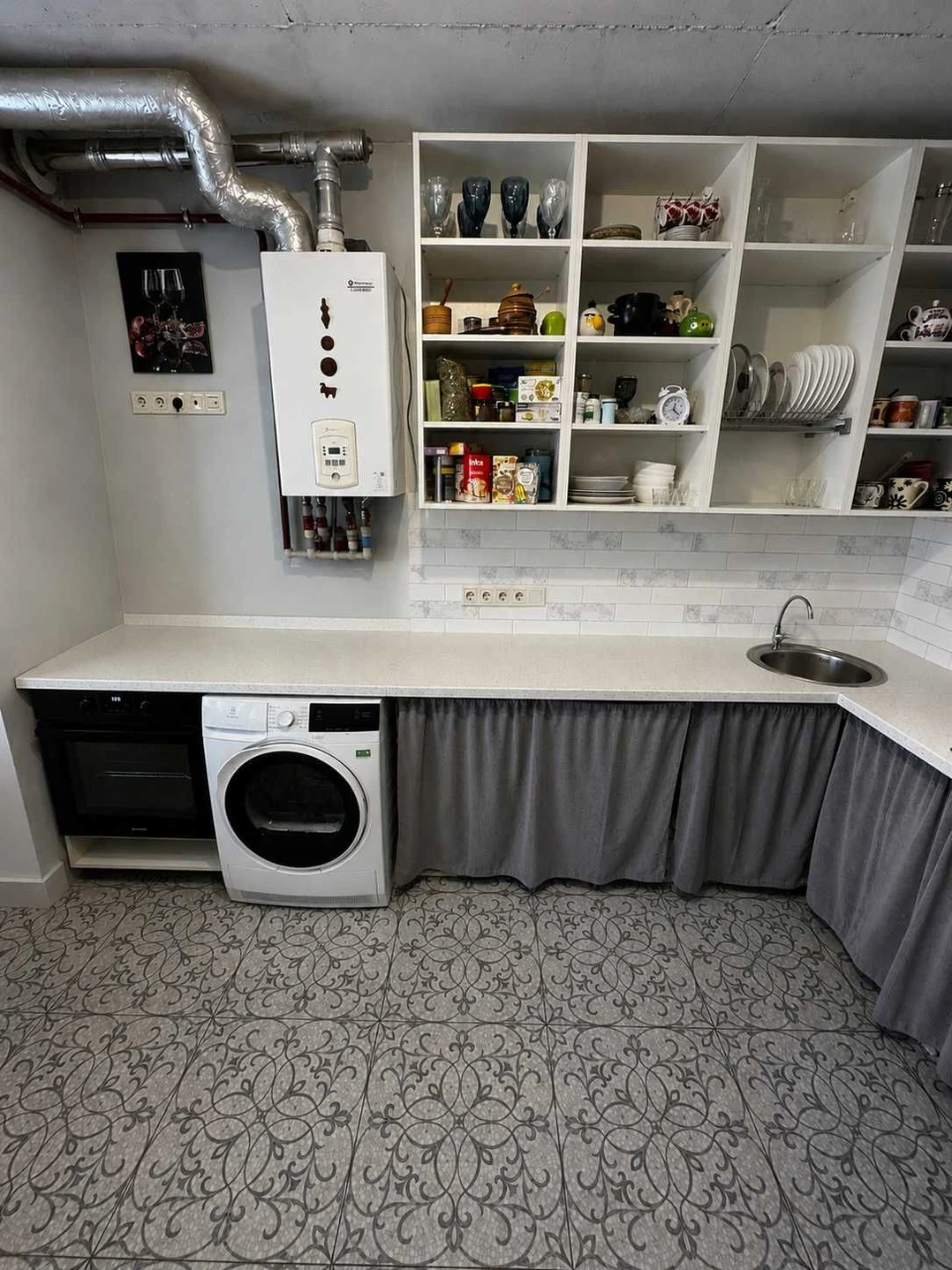 3-room apartment renovated. Bucha. Minimal furnishing.