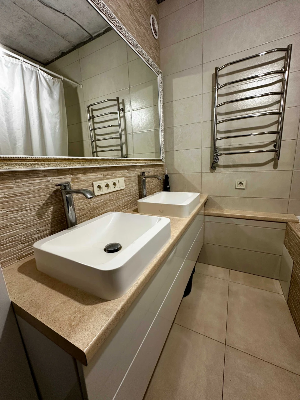 3-room apartment renovated. Bucha. Minimal furnishing.