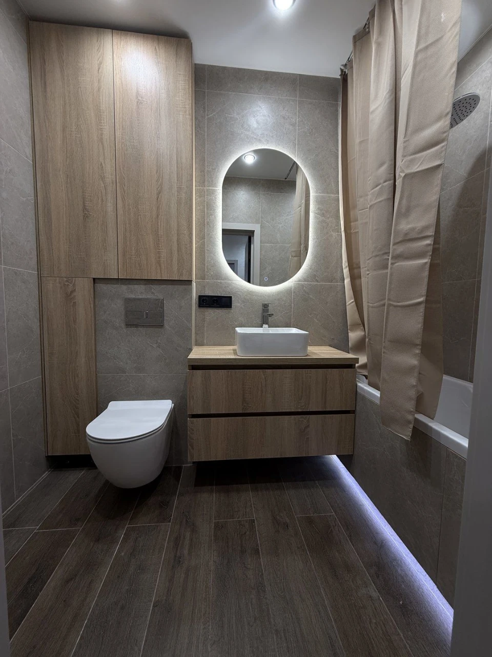 No commission. Large 1-bedroom apartment with new renovation.