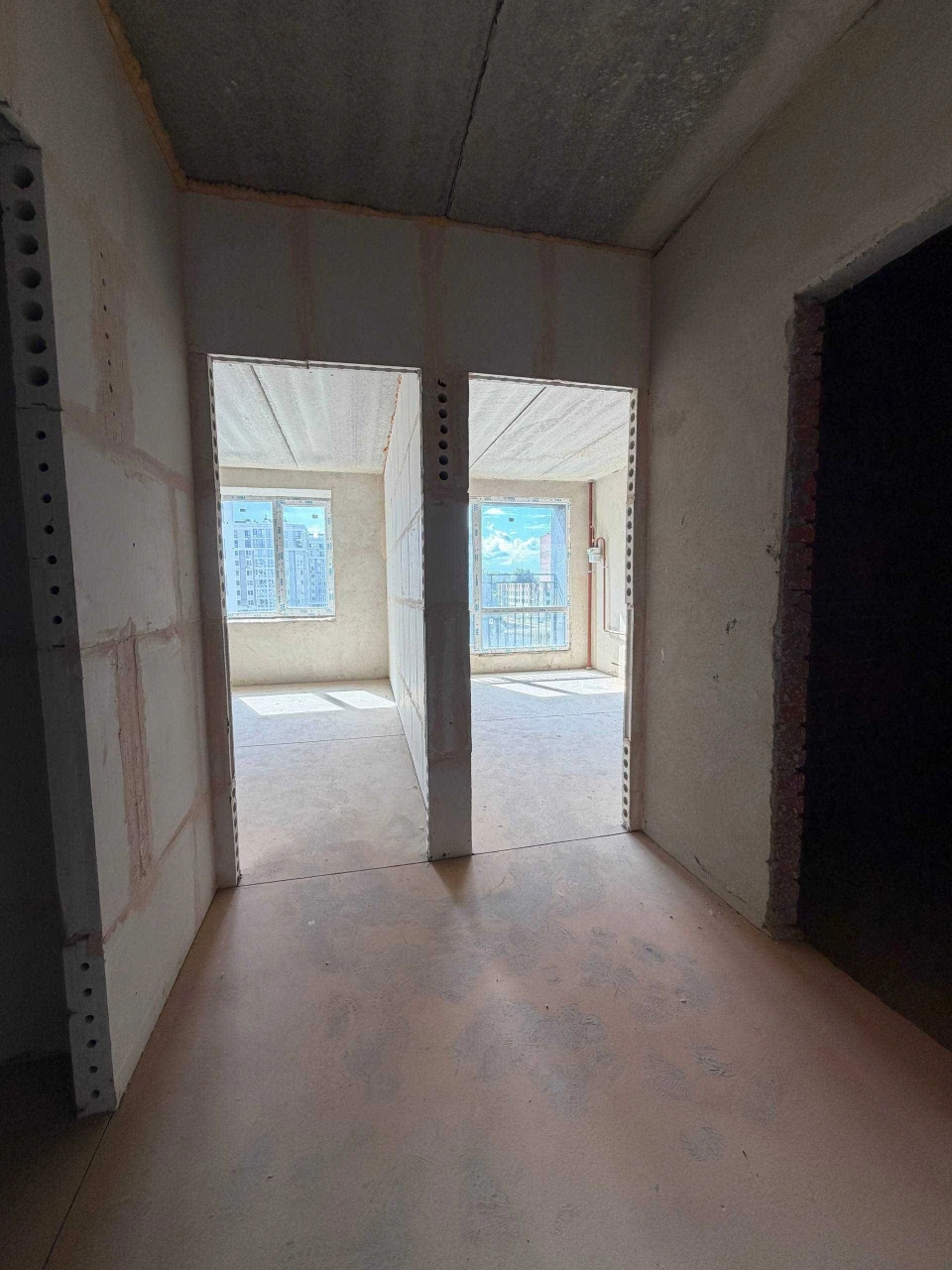 For Sale: Large One-Bedroom Apartment in Bucha, Kontinent Residence