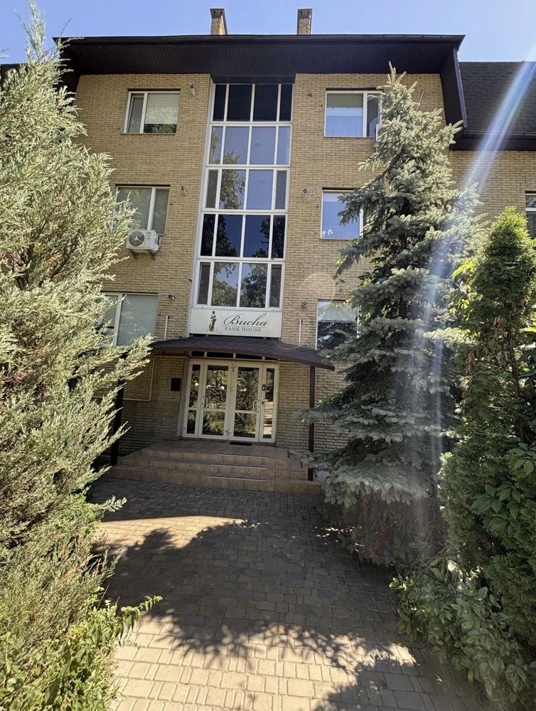 Простора 2-кімнатна квартира з ремонтом та меблями в Бучі