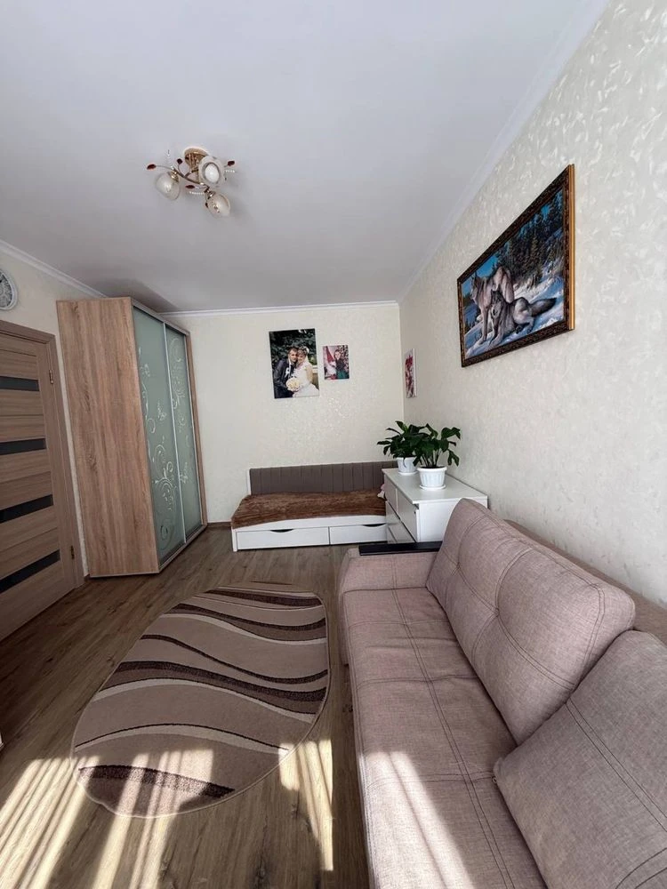 One-bedroom apartment in Bucha with renovation and individual gas heating