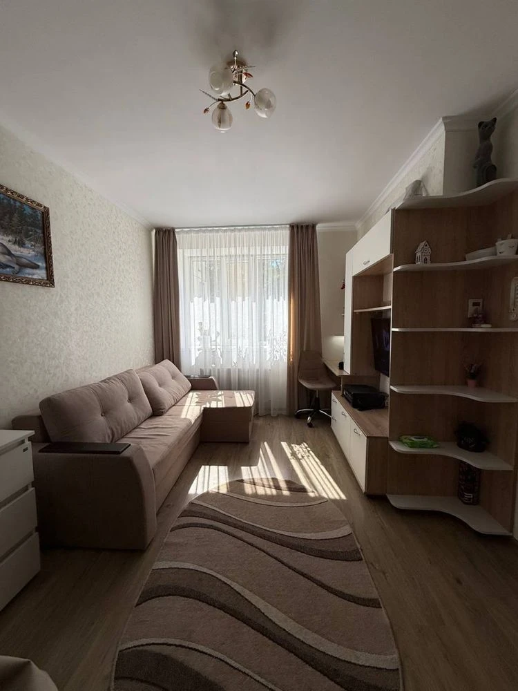 One-bedroom apartment in Bucha with renovation and individual gas heating