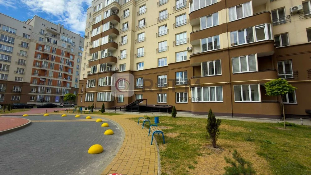 A modern 1-room apartment is for sale in the residential complex "Kvity Lviv".
