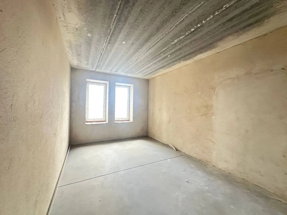 Three-bedroom apartment in Bucha, Kyivsky district, with renovated interior