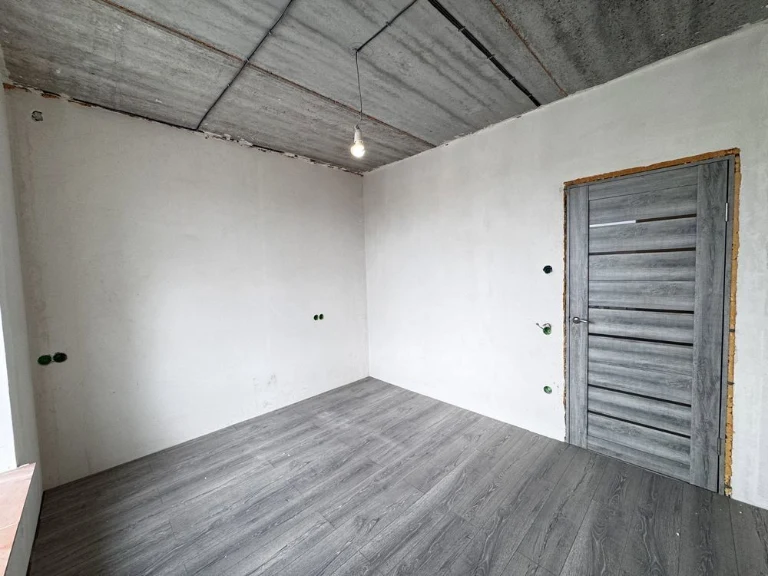 APARTMENT with partial renovation! Certificate! No commission