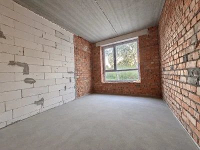 For Sale: Large 1-bedroom apartment near Buchansk Park! Individual