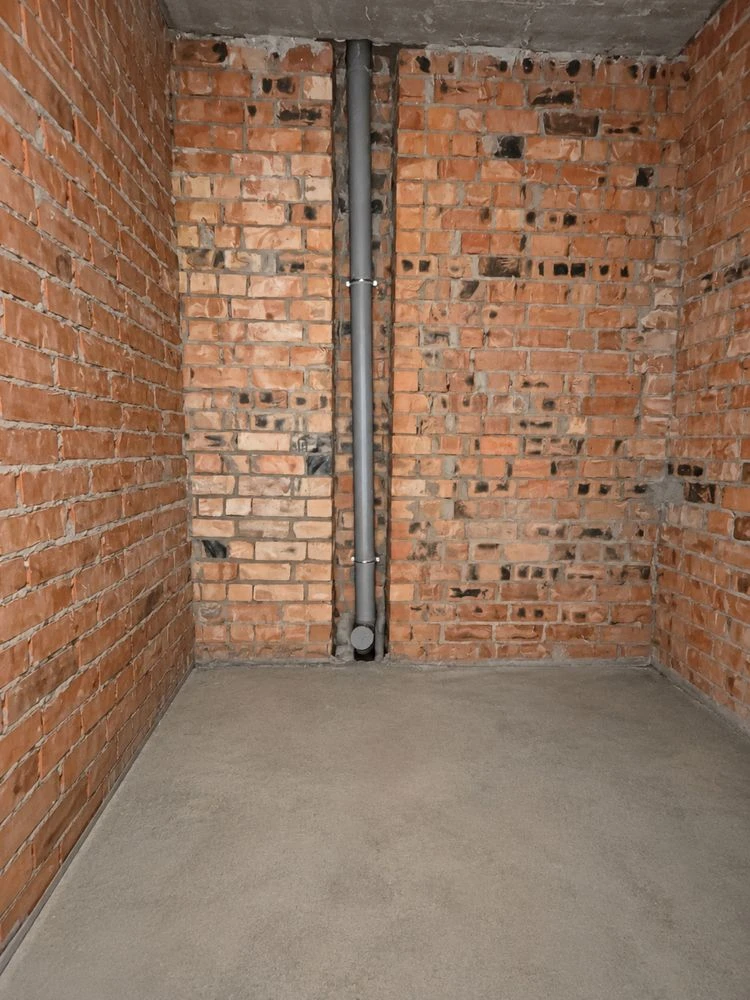 For Sale: Large 1-bedroom apartment near Buchansk Park! Individual