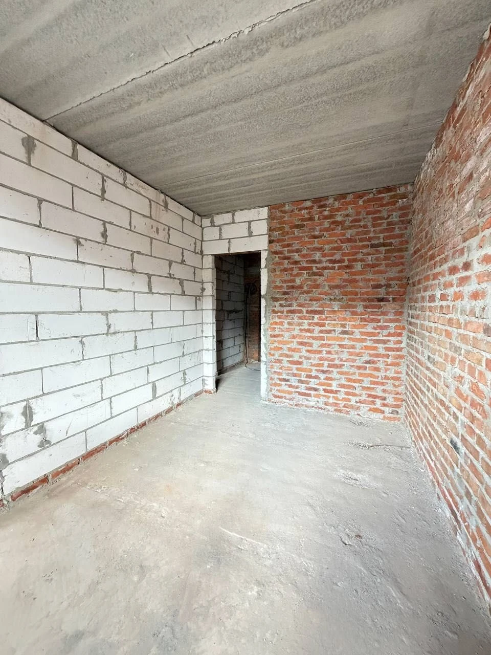 FOR SALE - 1 Bedroom Apartment! Shocking Price! Lowest Price on the Market! Gas!