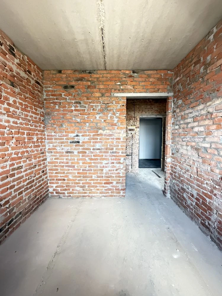 Best price! 1-bedroom apartment near gas! Possible for renovation! No commission