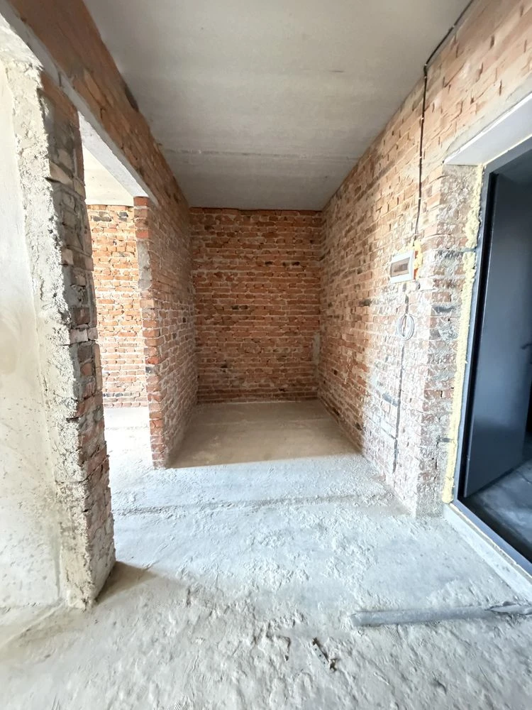 Best price! 1-bedroom apartment near gas! Possible for renovation! No commission