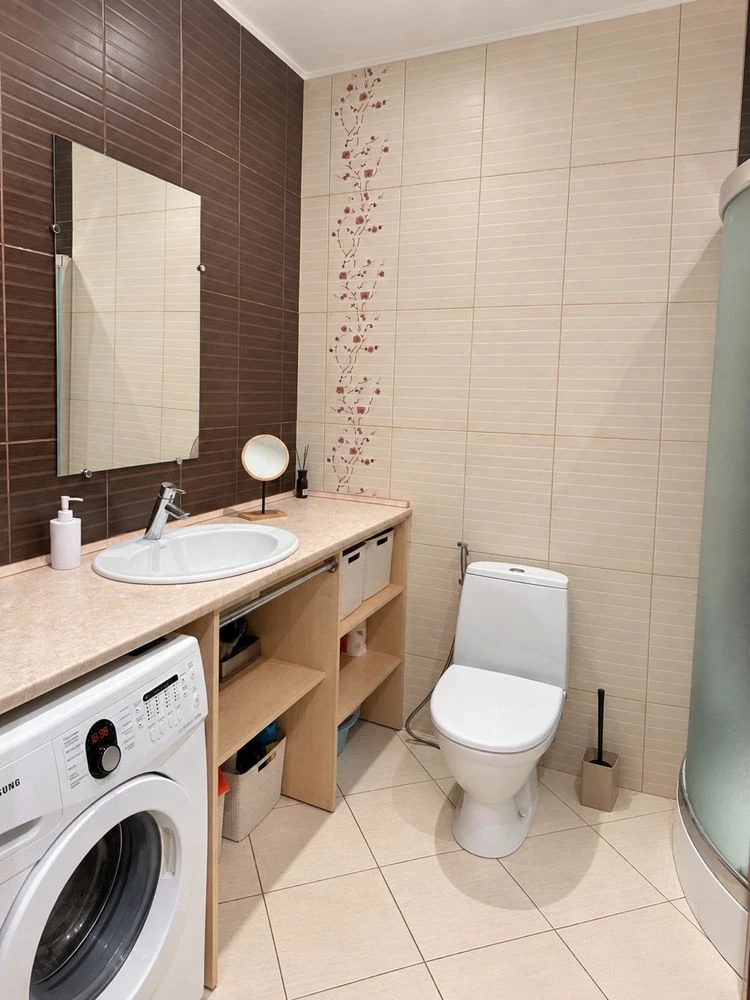 For Sale: Stunning Euro 2-room apartment with renovation, furniture and appliances!